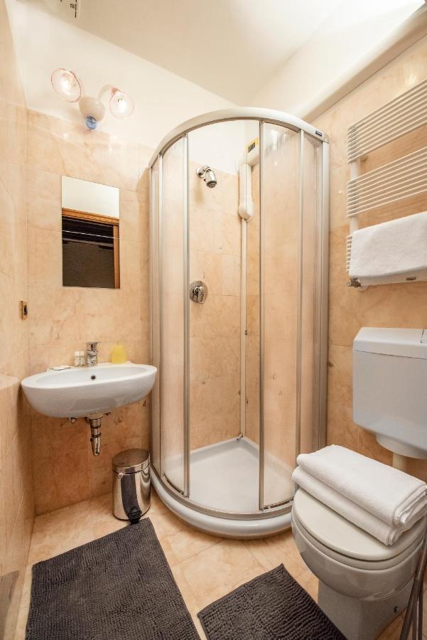 Ca' La Riva Pensión 2*